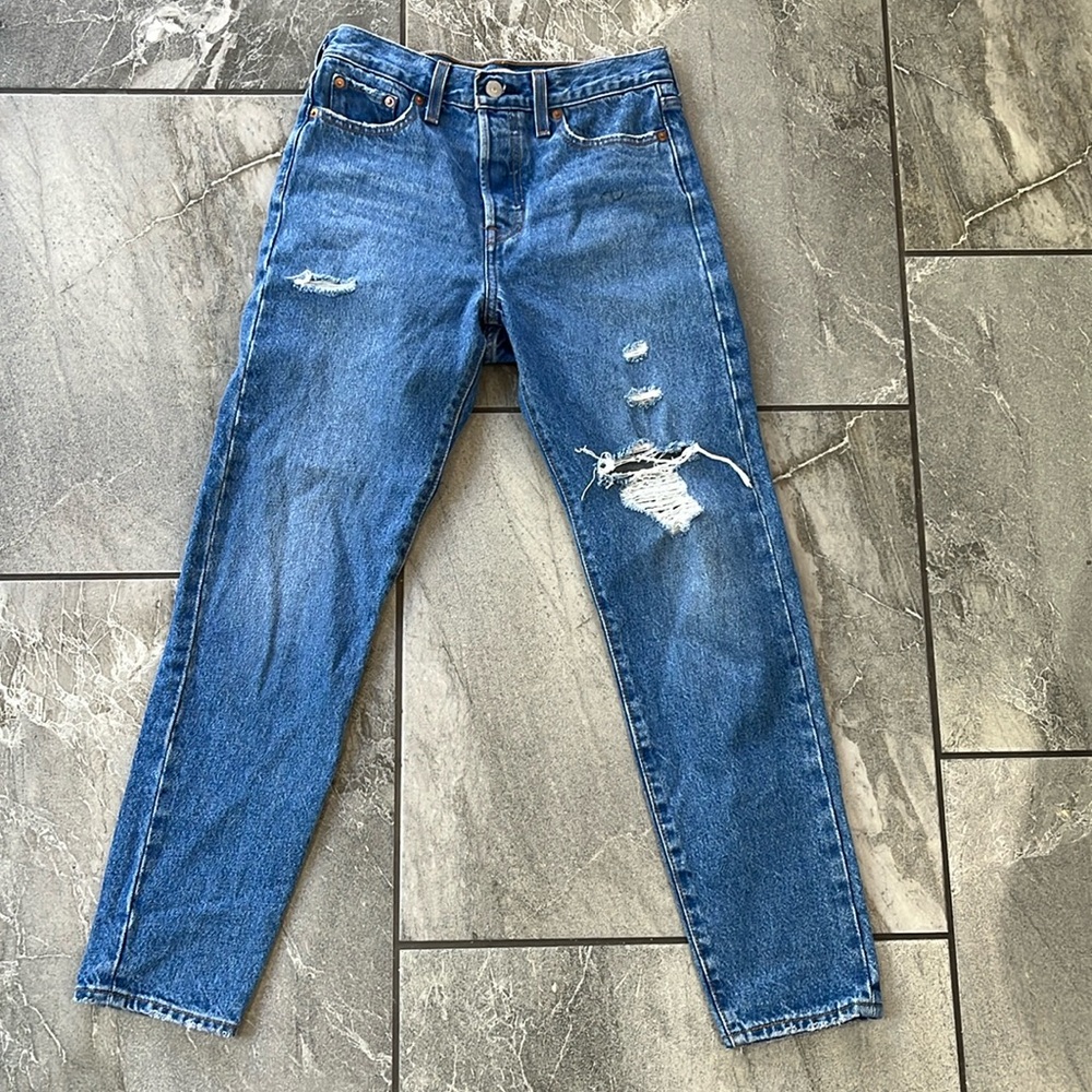 💙 Levi’s Premium Wedgie Straight Fit medium wash size 26 jeans 100% cotton - Picture 2 of 10